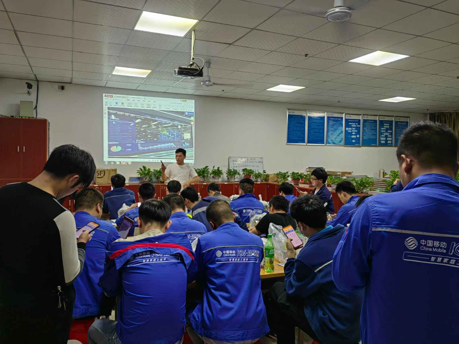 海口德韬线上技术支持有限公司为中移铁通有限公司安全用电培训